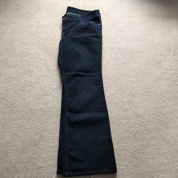 EUC Torrid Dark Wash Flare Jeans 22T - Picture 3 of 10